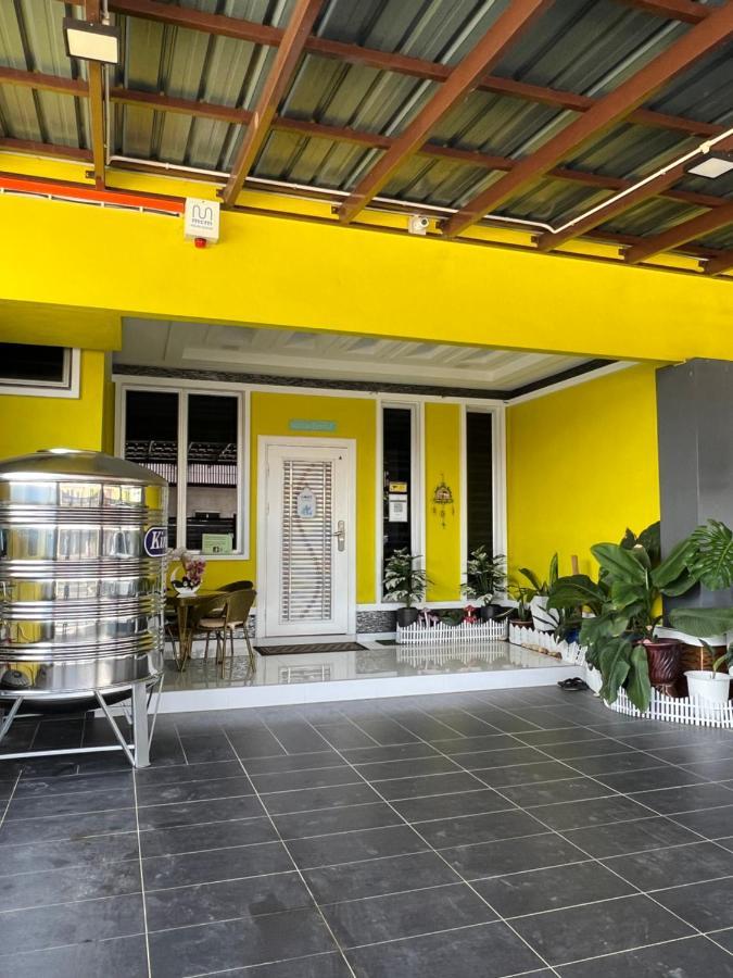 Auranad Guest House Tanah Merah Wifi-Netflix Kültér fotó